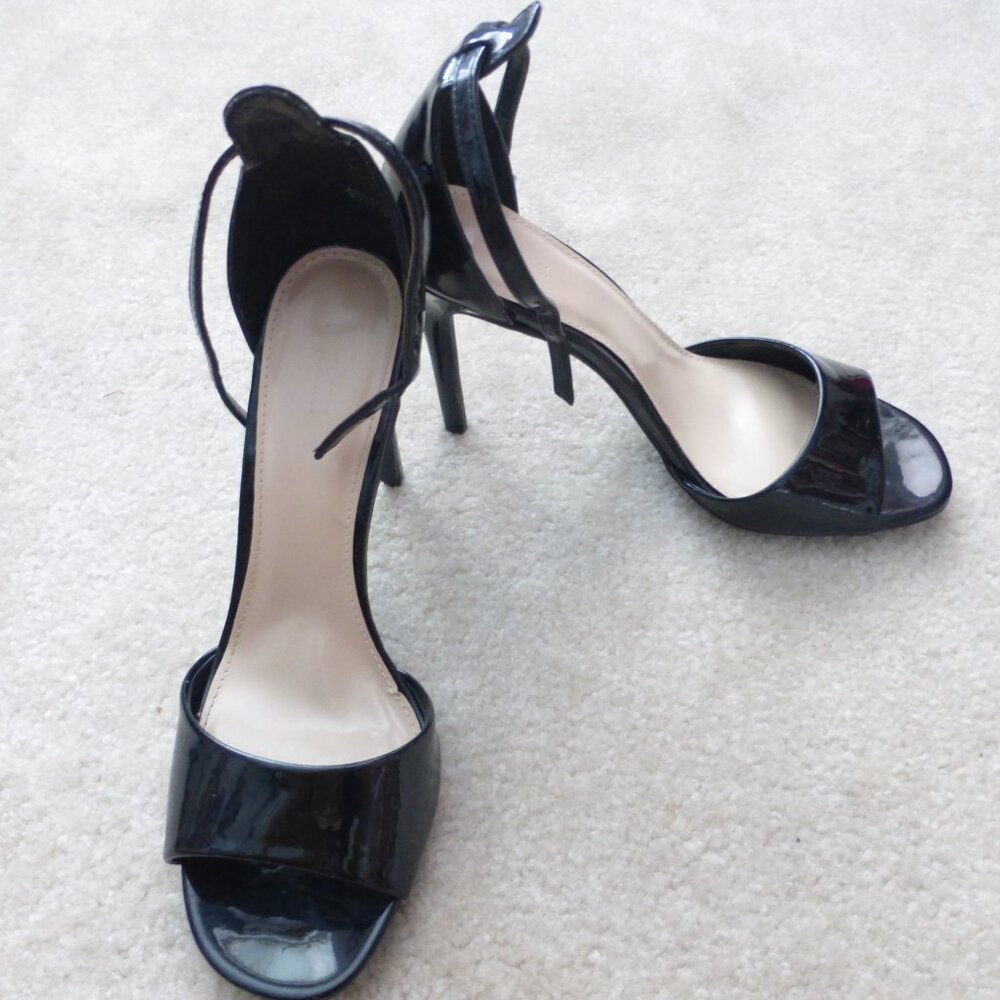 FOREVER 21 black patent classic thick single strap heels - Picture 7 of 9